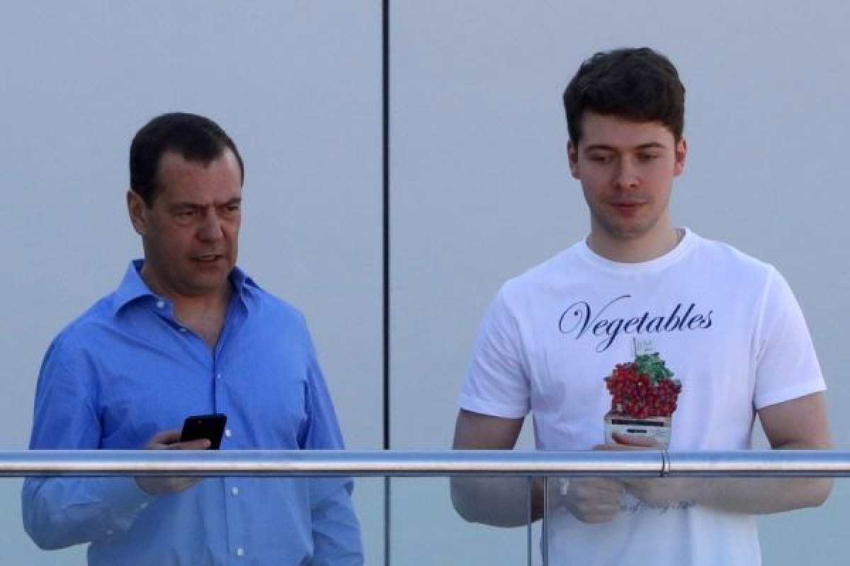 СМИ: Сын Дмитрия Медведева встречается с армянкой 