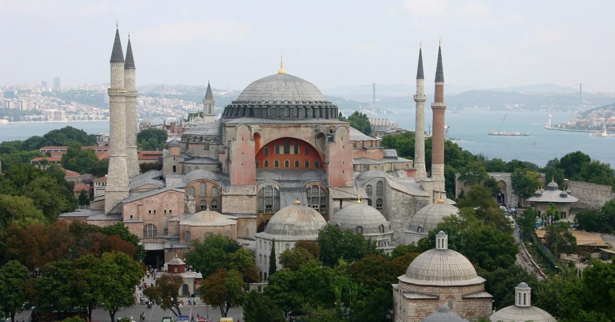 Греция призвала вернуть Айя-Софии в Стамбуле статус музея  