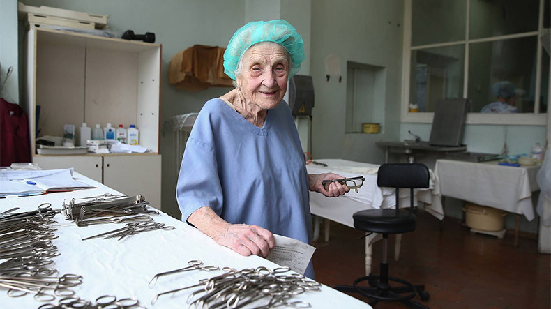 Ушла из жизни старейший практикующий хирург России 
