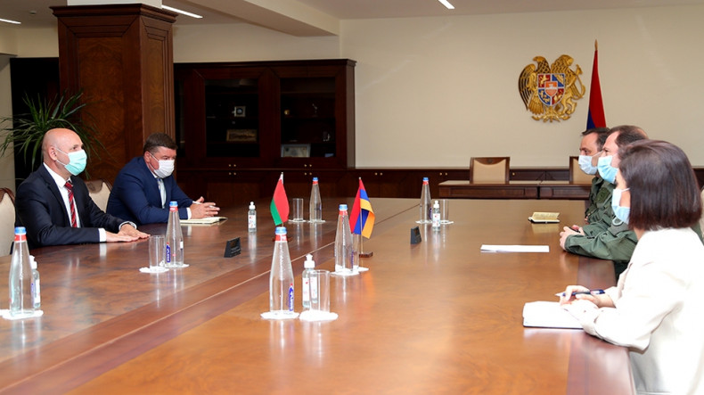 Давид Тоноян встретился с послом Беларуси в Армении 