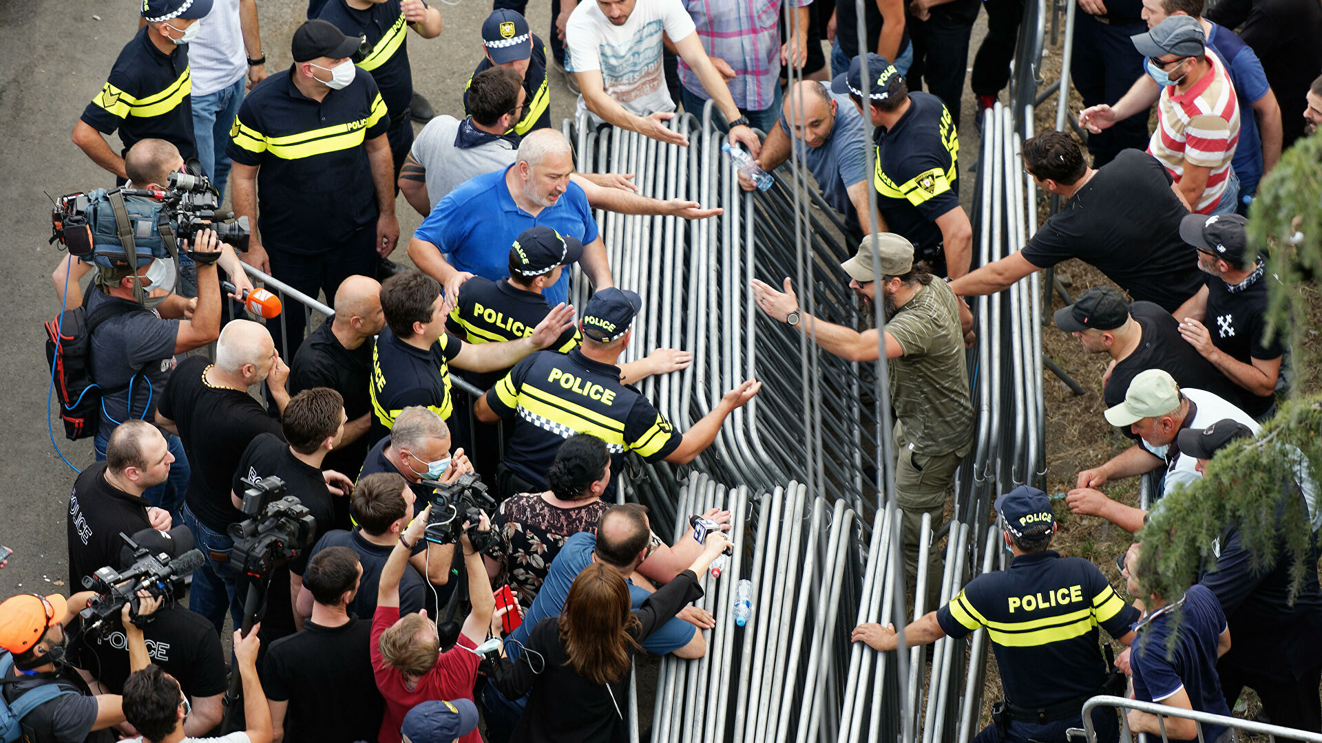После акции в Тбилиси грузинская полиция задержала сто человек 