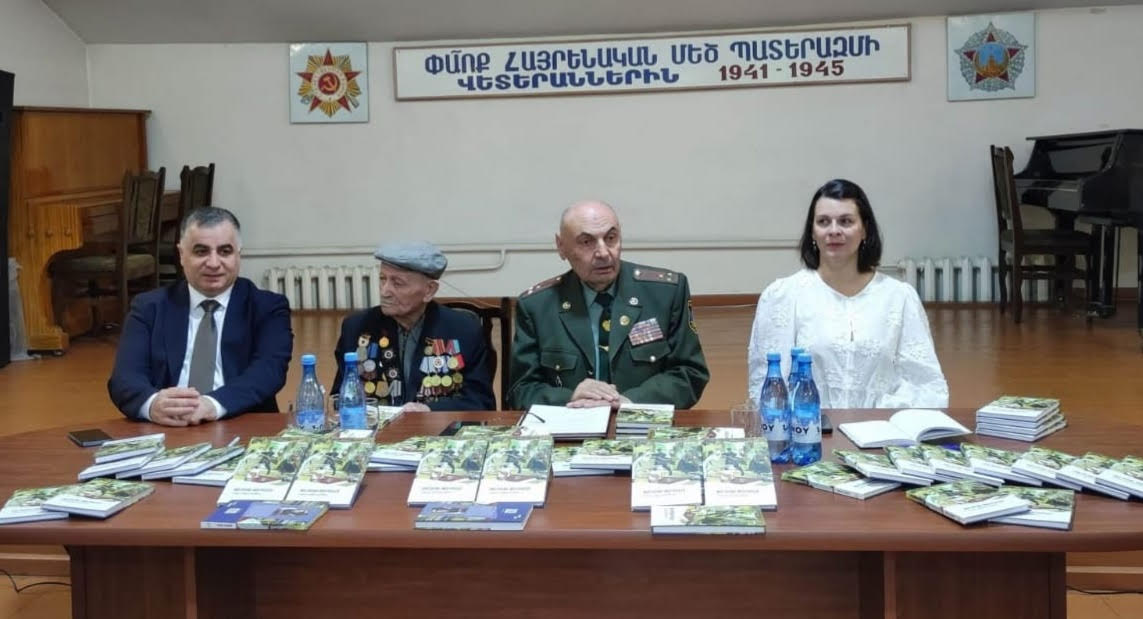 «Поэт в кителе»: Ветеран Великой Отечественной Лачин Степанян представил в Ереване сборник стихов «Поэт в кителе»: Ветеран Великой Отечественной Лачин Степанян представил в Ереване сборник стихов