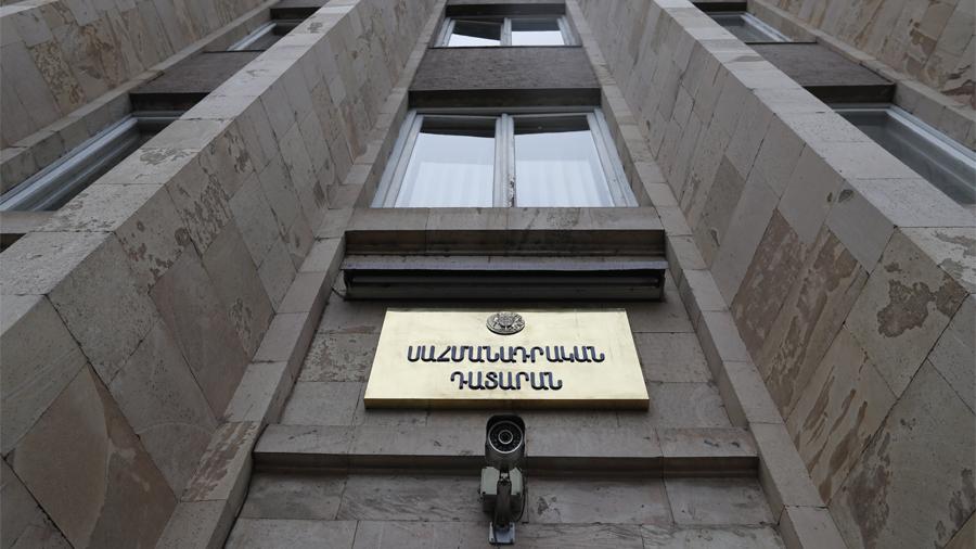 Двое судей КС Армении требовали открытого рассмотрения иска экс-президента Кочаряна. Глава КС не согласился 