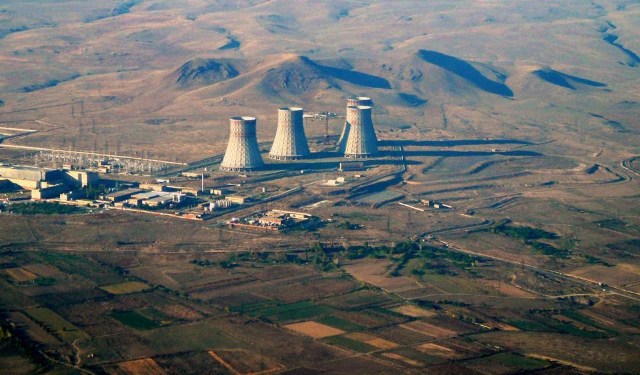 Представитель Минобороны Азербайджана грозит нанести ракетный удар по Армянской АЭС 