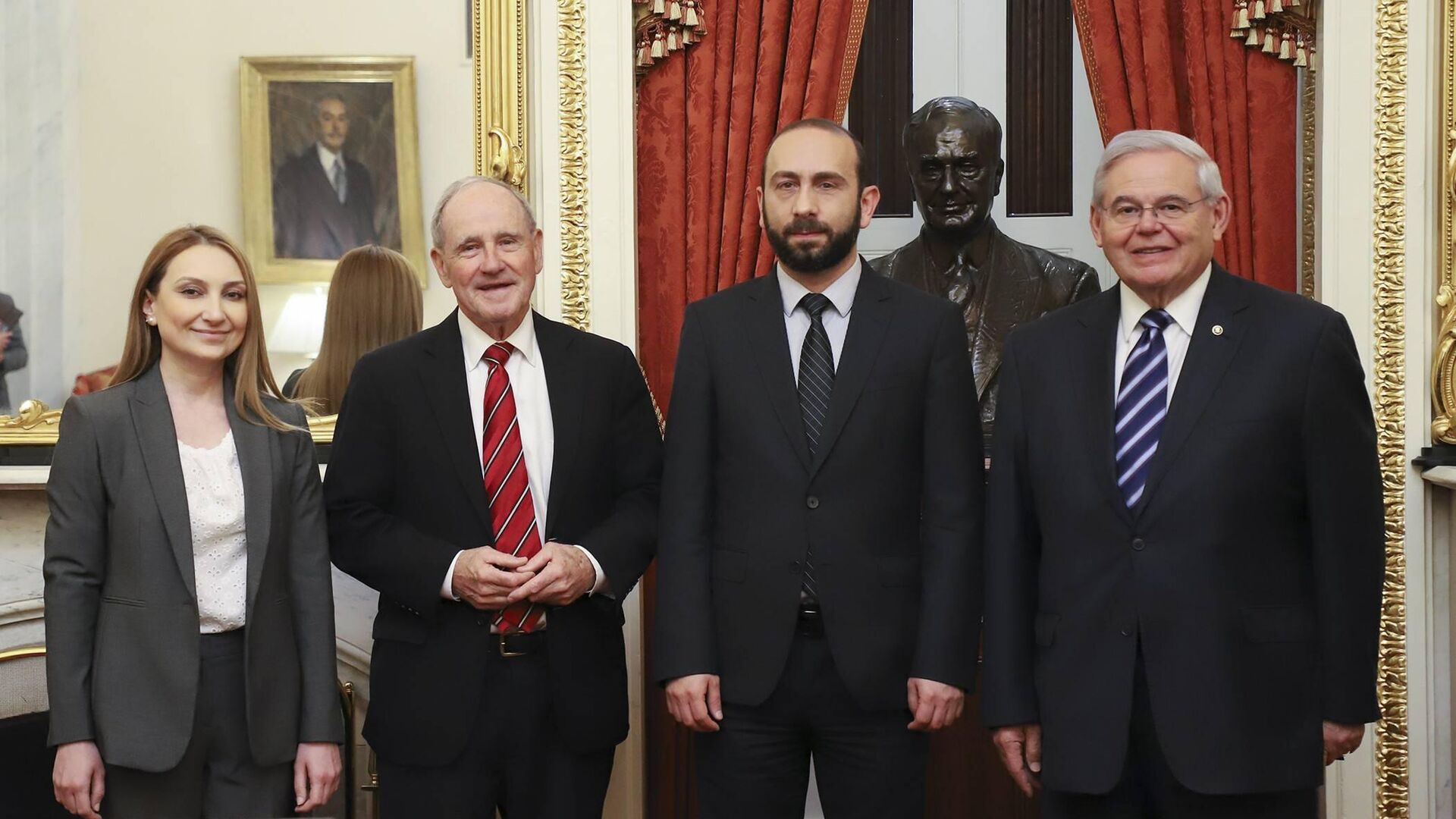 Глава МИД Армении обсудил с сенатором Менендесом Карабах и процесс нормализации отношений с Турцией 