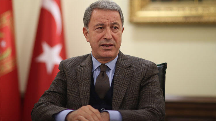 Министр обороны обвинил адмиралов в подрыве морального духа ВС Турции  