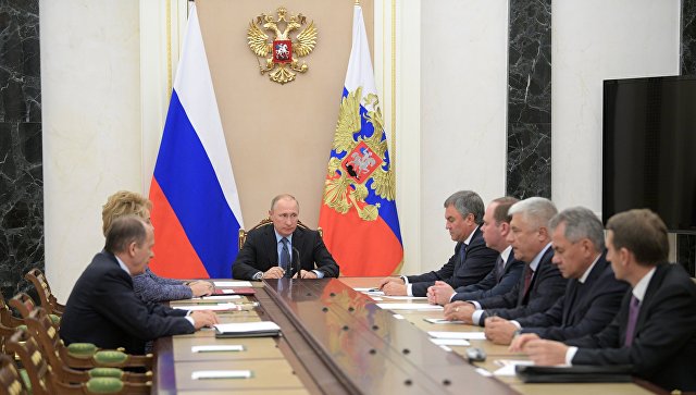 Путин обсудил с членами Совбеза провокации Британии по отношению к России 