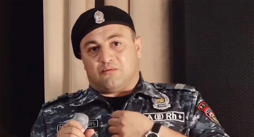 Полиция Армении: Поддержавший Кочаряна экс-полицейский не служил и года и не воевал в Арцахе 