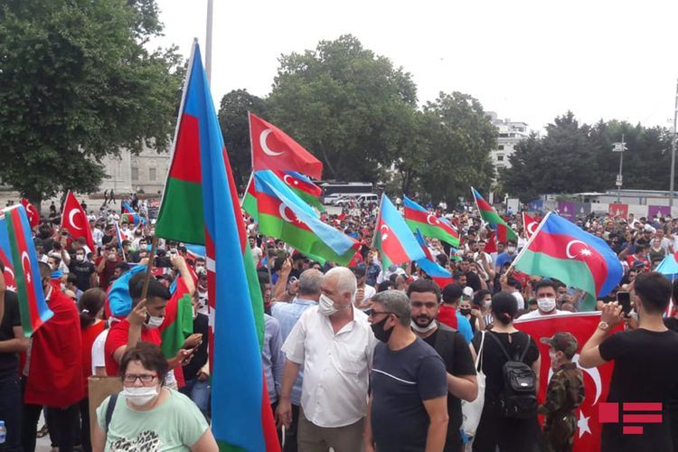 Dialogorg.ru: Азербайджан и Турция начали использовать девиз «Одна нация - одно государство»  