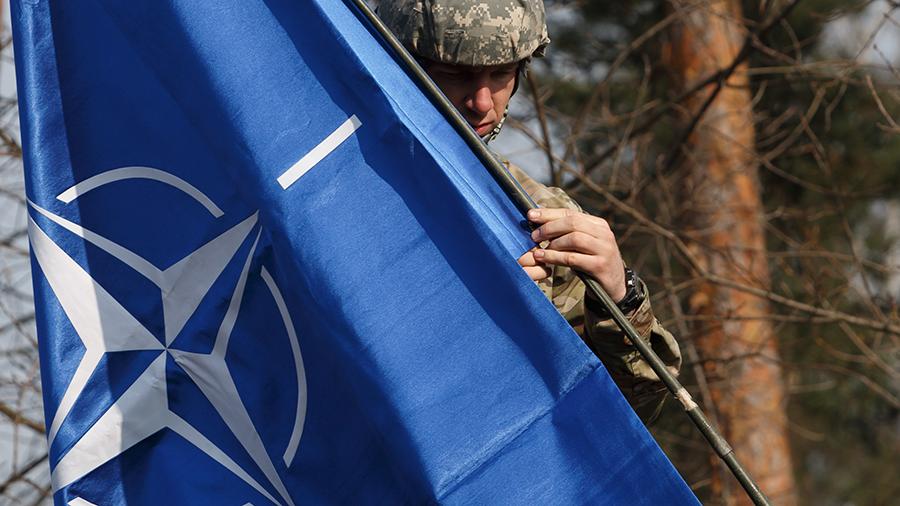 Министры обороны стран НАТО приняли пакет мер в ответ на усиление ядерного потенциала РФ  