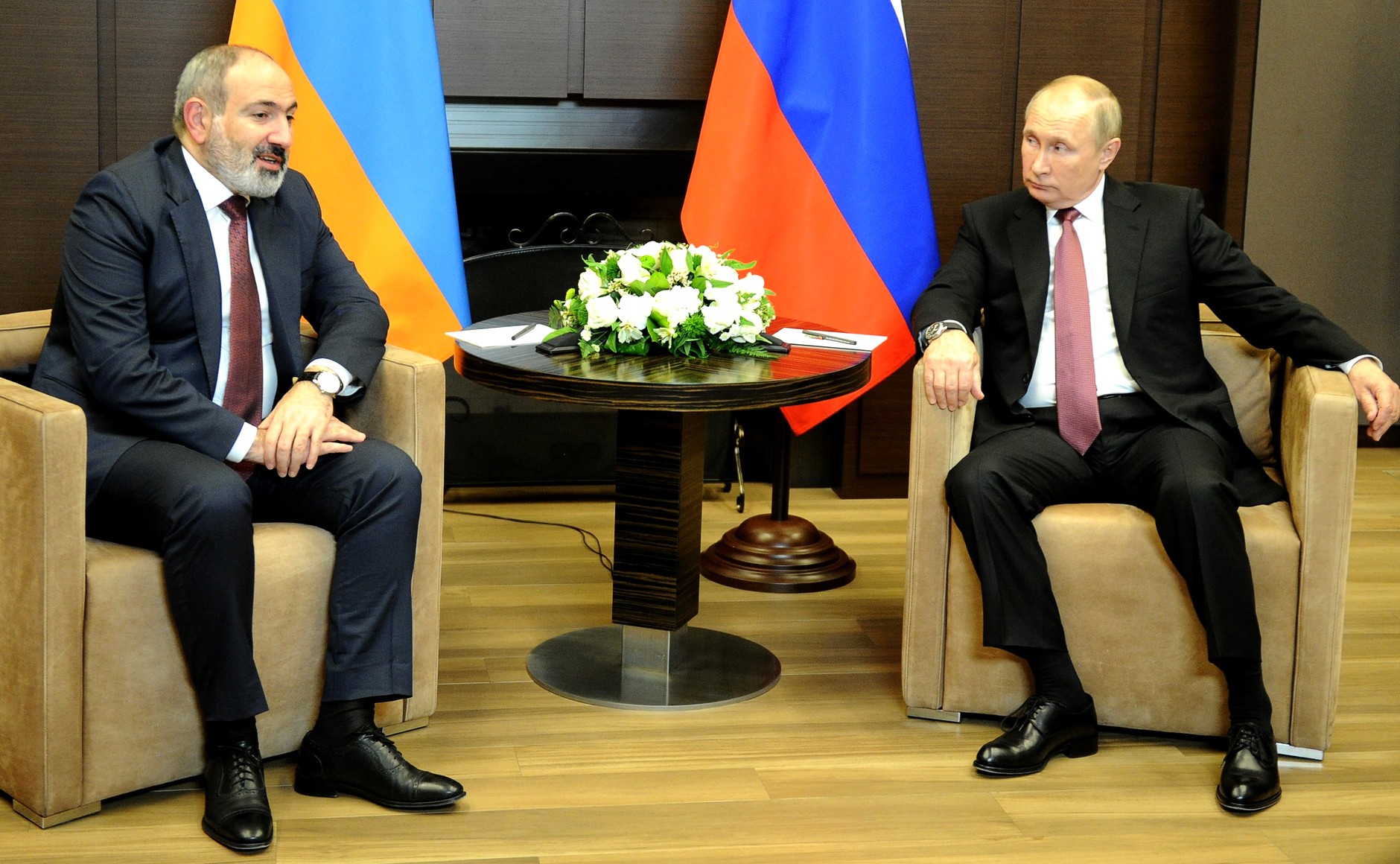 Владимир Путин провёл встречу с премьер-министром Республики Армения Николом Пашиняном 