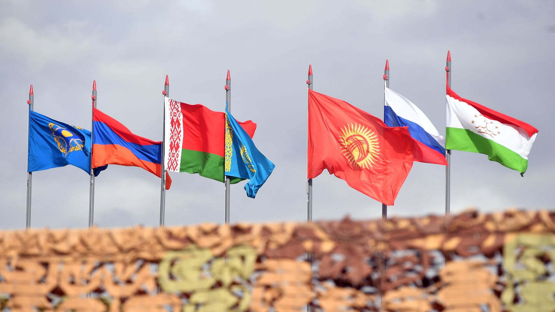 Мирзоян: до сих пор неясно, как ОДКБ представляет зону ответственности на Южном Кавказе Мирзоян: до сих пор неясно, как ОДКБ представляет зону ответственности на Южном Кавказе