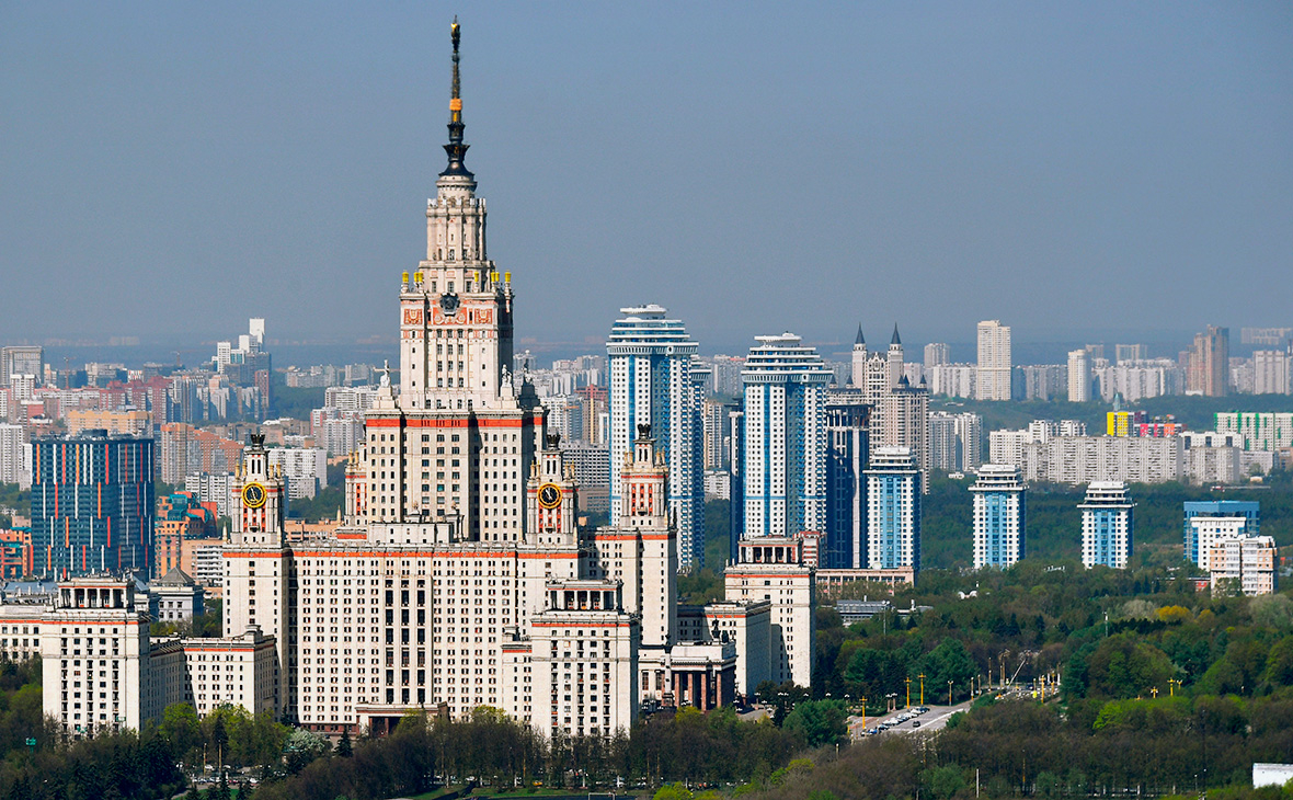 В ведущих вузах России снизился проходной балл для поступления на бюджет 