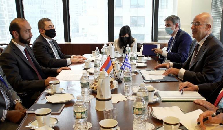 Министр иностранных дел Армении встретился с греческим коллегой 