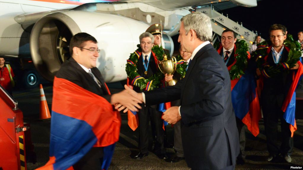 Левон Аронян и другие шахматисты выразили свою поддержку Сержу Саргсяну 