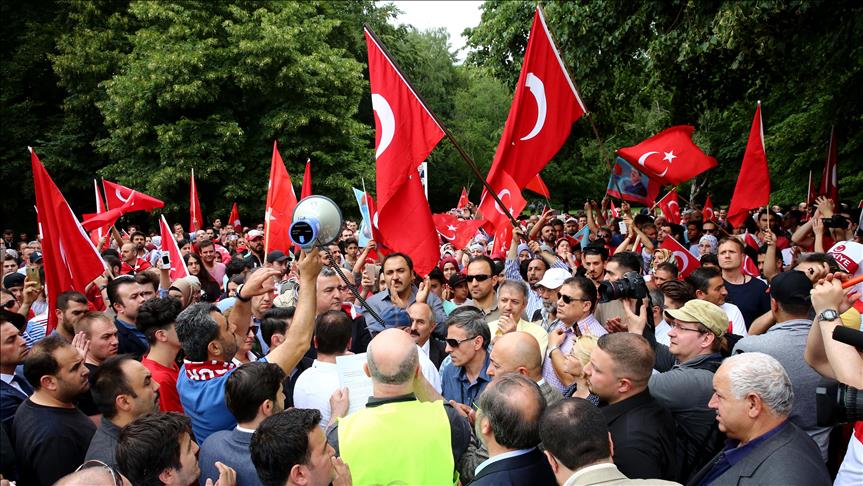 Der Spiegel: Эрдоган лично велел организовать акции в Берлине против резолюции о геноциде армян 