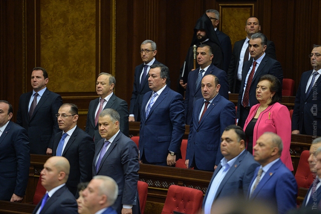 Ереван: На фоне акций протеста населения президент переназначил министров 