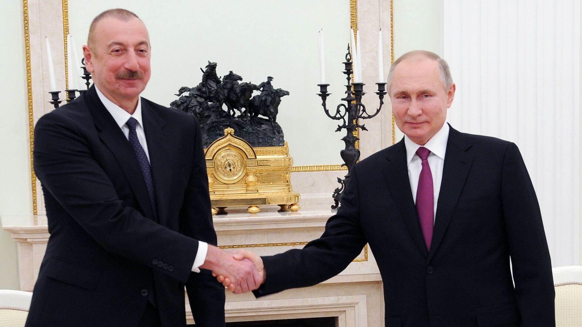 Путин и Алиев обсудили по телефону трехсторонние договоренности 