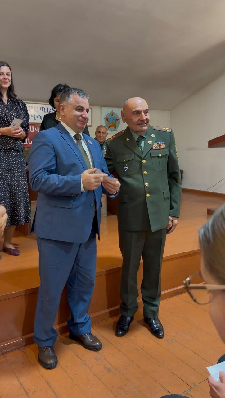 Юрий Навоян награждён Почётным знаком Координационного совета Международного союза «Содружество общественных организаций ветеранов (пенсионеров) независимых государств» 