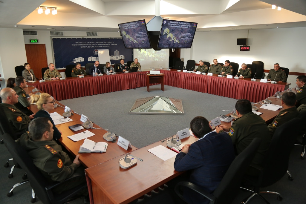 Посол США в Армении посетила Национальный исследовательский университет обороны МО РА 