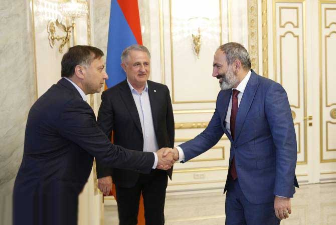 Никол Пашинян принял основателя авиакомпании «Армения» Тамаза Гаиaшвили 