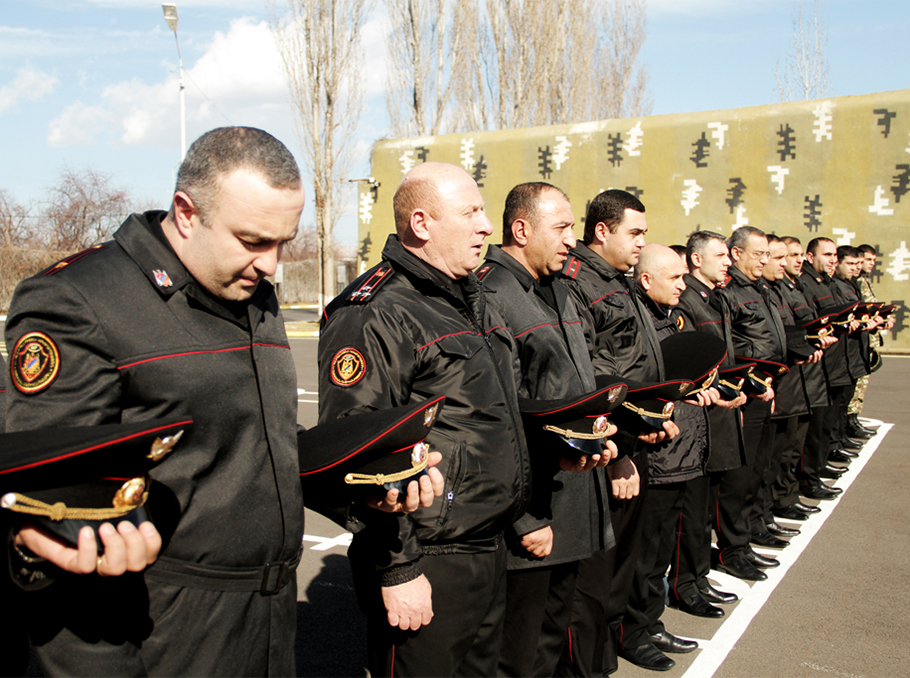 Новая смена войск Полиции Армении отправилась на боевое дежурство на армяно- азербайджанскую госграницу 