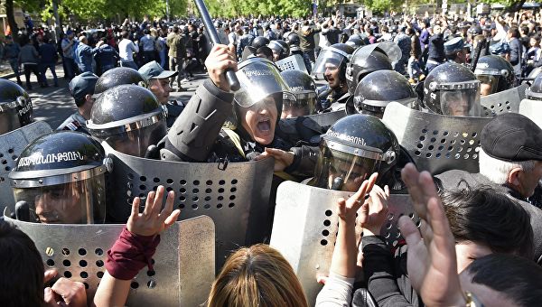 Human Rights Watch критикует бывшую власть Армении и хвалит нынешнюю 