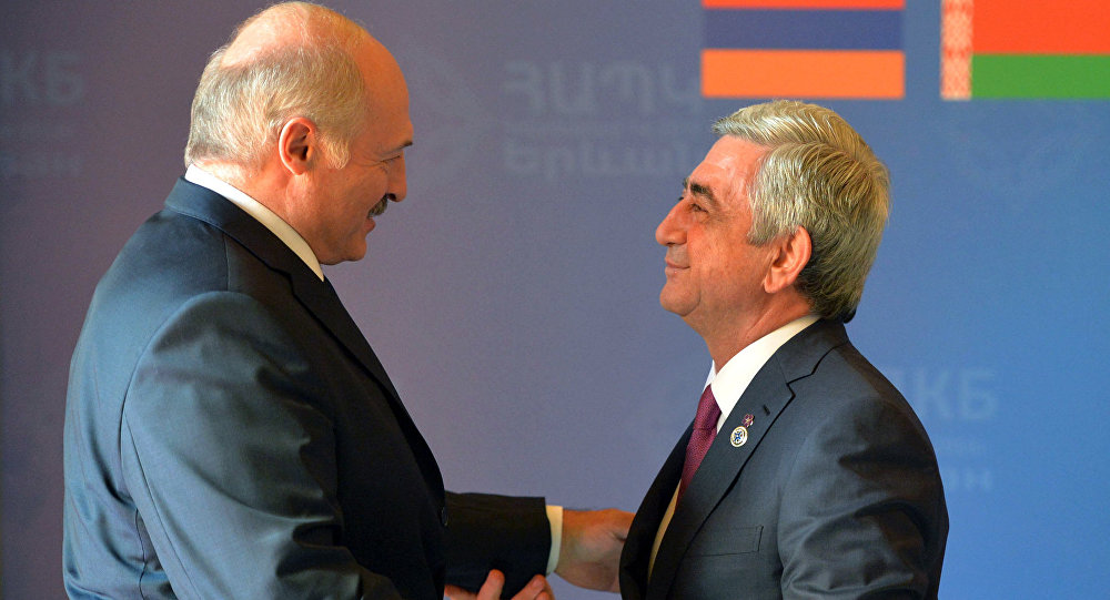 Лукашенко поздравил Сержа Саргсяна на фоне протестов в Армении  