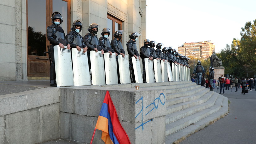 В Ереване проходит митинг оппозиции: "Восстать против этих властей - право народа"  