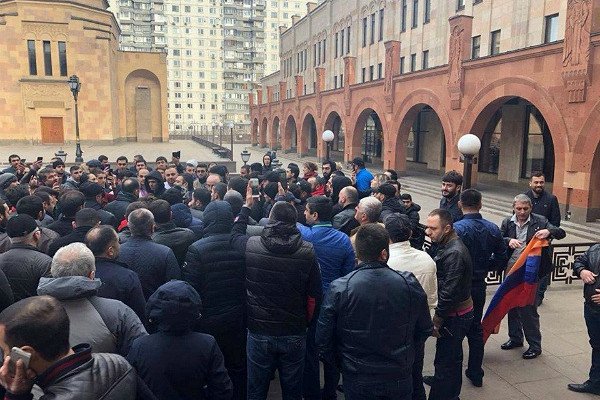 В Москве оштрафовали участников протеста у армянского собора 