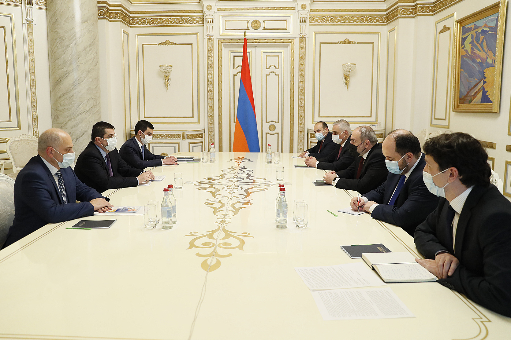 Пашинян на встрече с Арутюняном: Правительство Армении в 2022 году выделит Арцаху 290 млн долларов 
