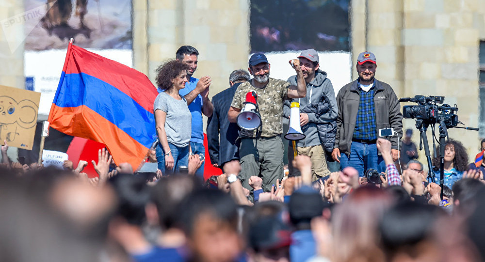 Никол Пашинян не откажется от поста премьер-министра Армении 