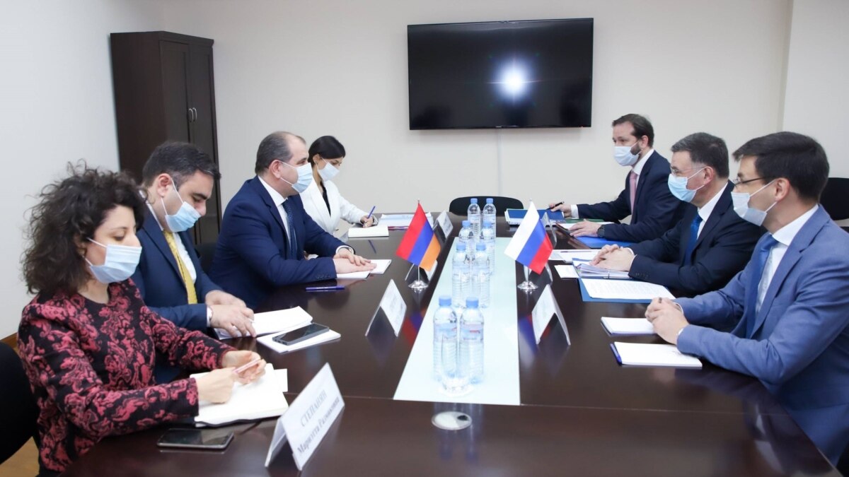 В Ереване состоялись армяно-российские межмидовские консультации 