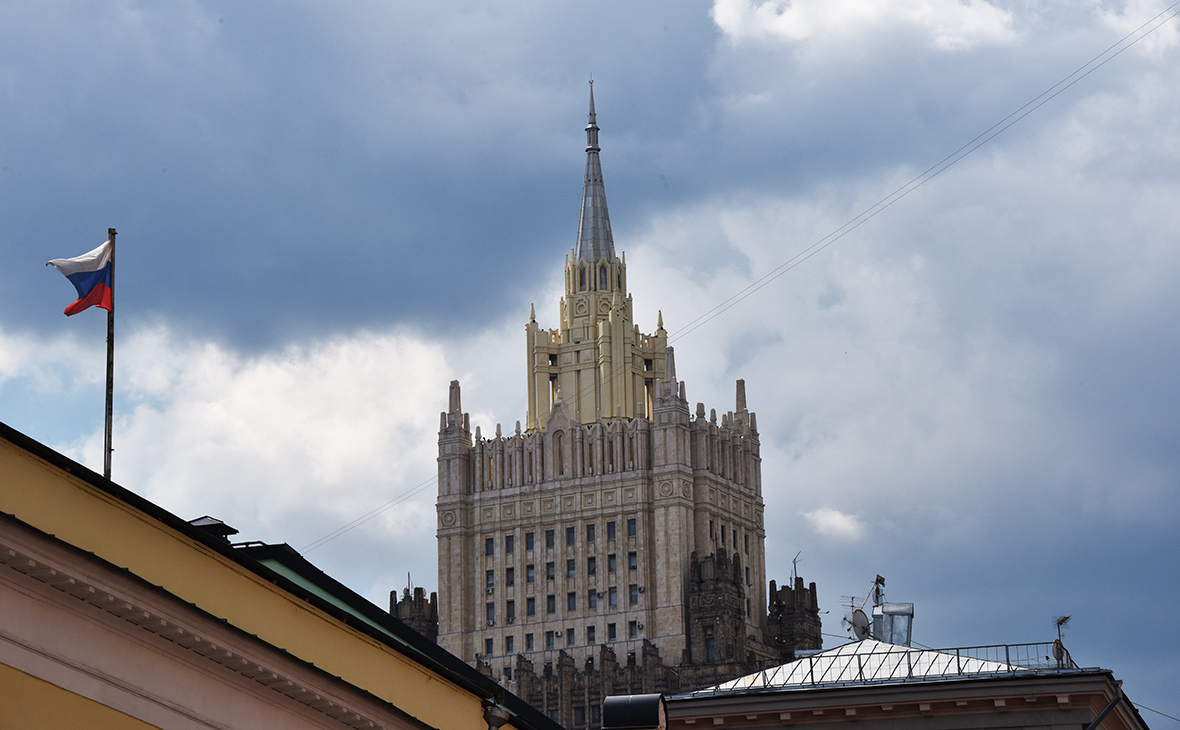 МИД РФ: Реакция Москвы на санкции Запада будет оперативной и чувствительной 