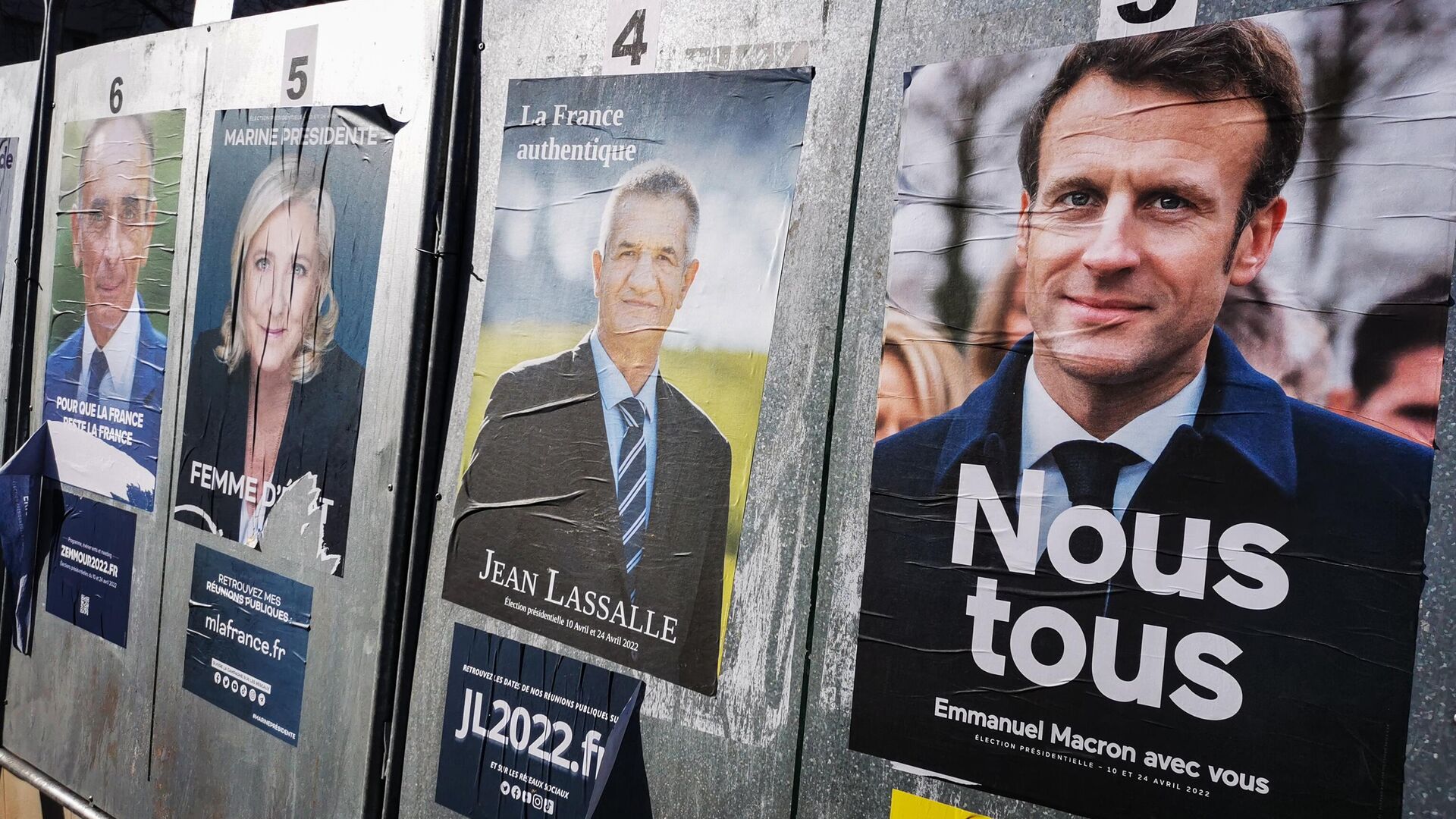 Во Франции проходит второй тур президентских выборов 
