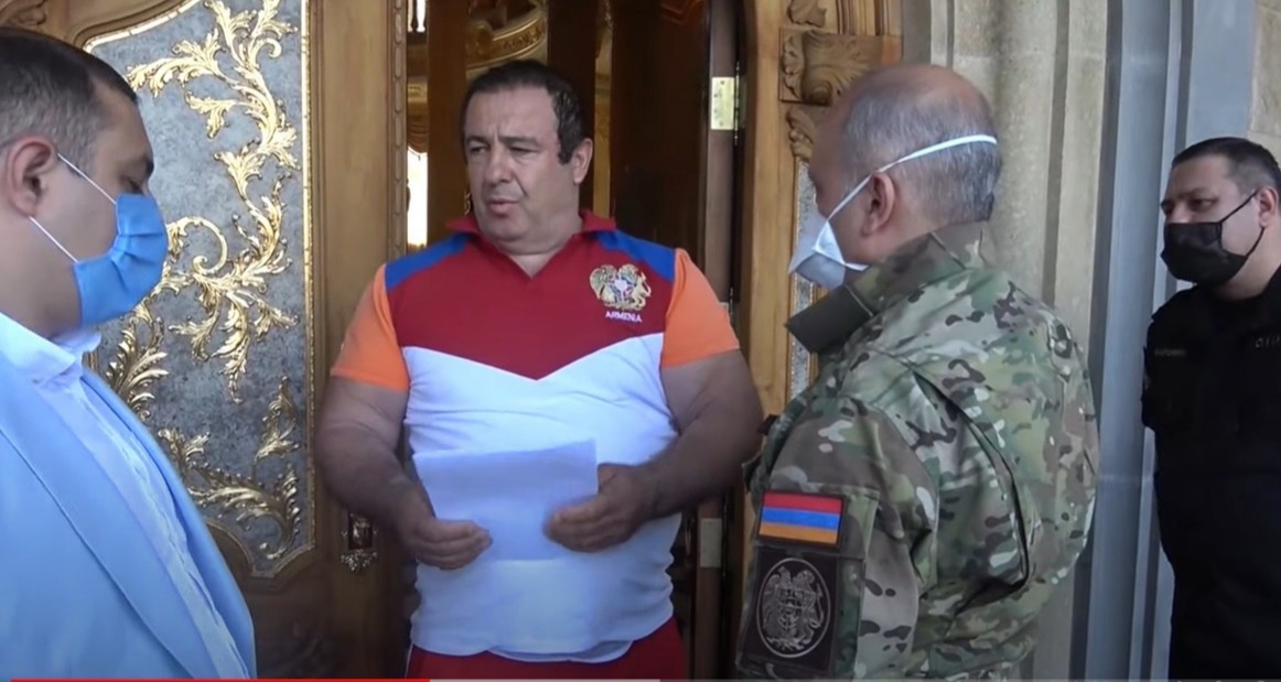СНБ Армении опубликовала видеоматериал о деле, касающемся предполагаемого подкупа избирателей на выборах 2 апреля 2017 г СНБ Армении опубликовала видеоматериал о деле, касающемся предполагаемого подкупа избирателей на выборах 2 апреля 2017 г