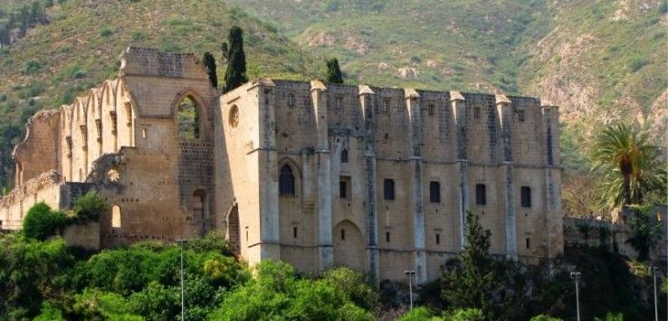 Источник: развален религиозный центр кипрских армян - монастырь Сурб Макар 