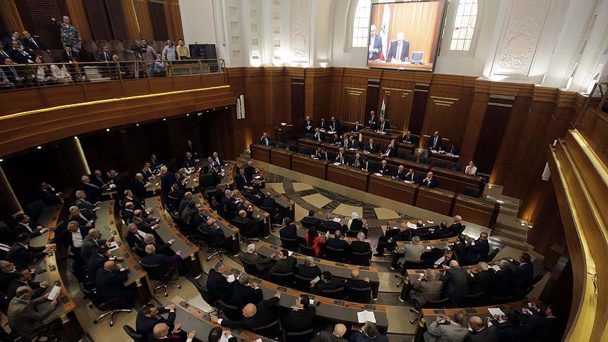 Семь депутатов ливанского парламента заявили о сложении мандата 