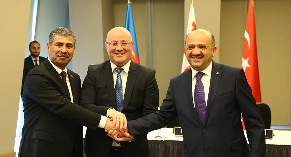 В Турции началась трехсторонняя встреча министров обороны Азербайджана, Грузии и Турции 