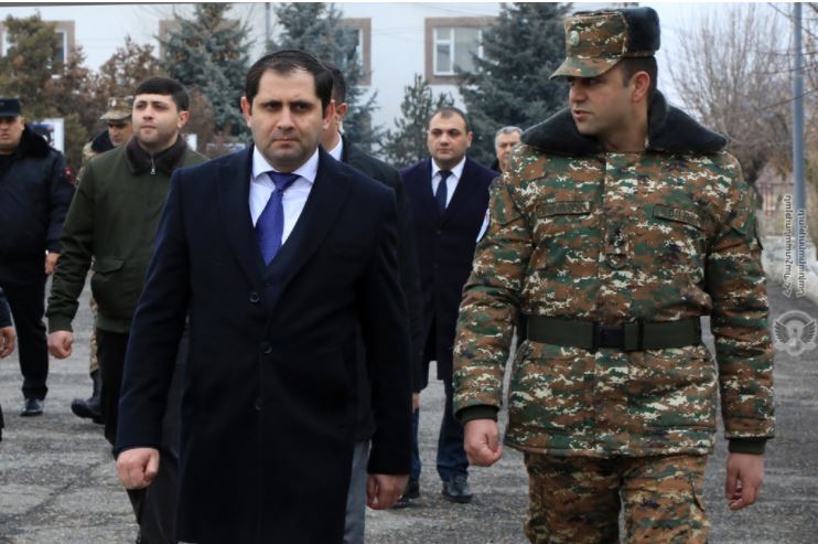 По приглашению грузинского коллеги министр обороны Армении выехал в Тбилиси 