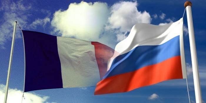 Россия и Франция тайно выслали дипломатов 