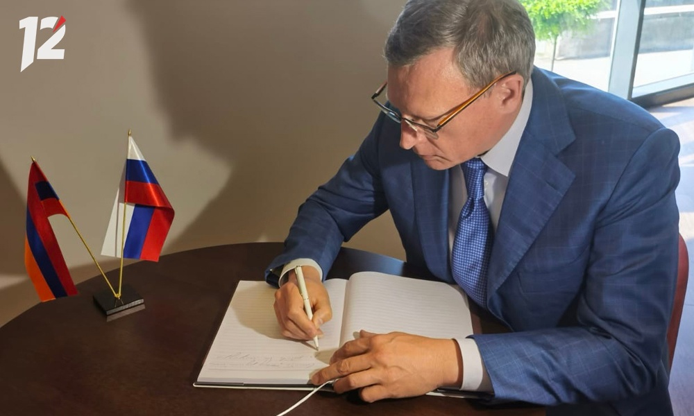 Омская делегация во главе с Александром Бурковым посетила Дом русской книги в Ереване 