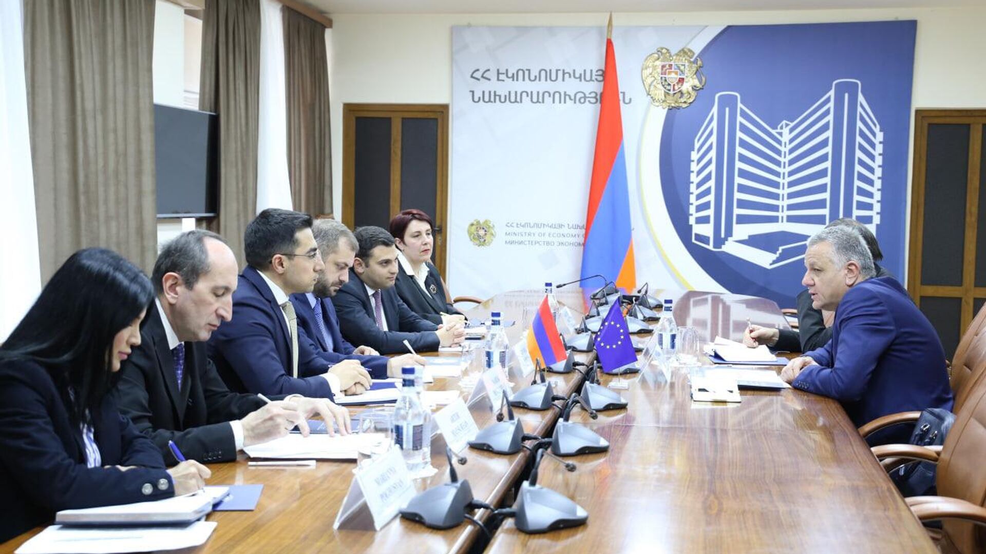 Министр экономики обсудил с послом ЕС процесс ребрендинга армянского коньяка 