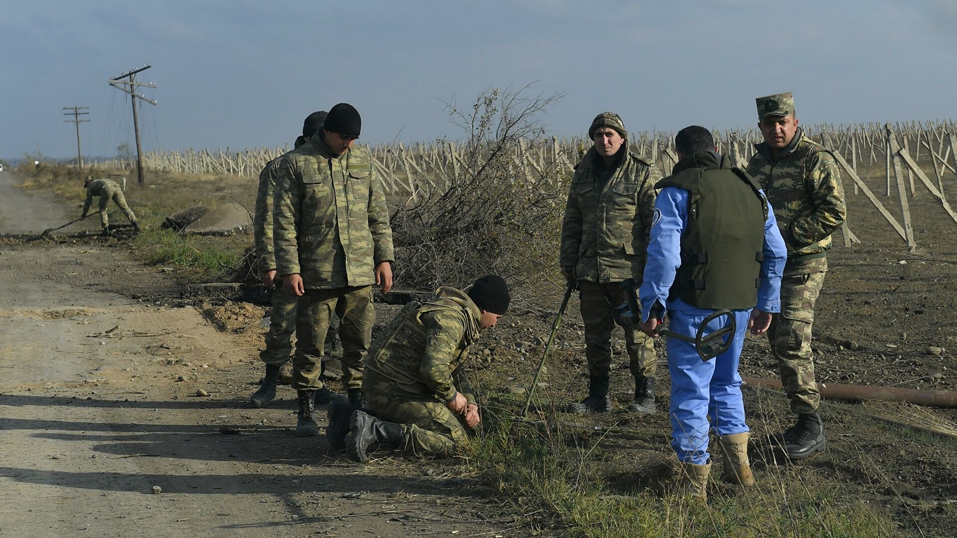 Поиски останков военных в Карабахе приостановлены из-за ранения российских миротворцев 