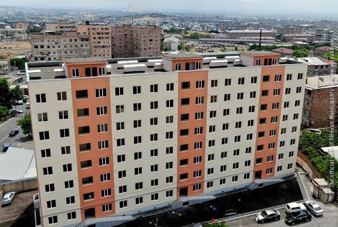 Жившие в домах 4-й степени аварийности 64 семьи получили от мэрии Еревана новые дома 