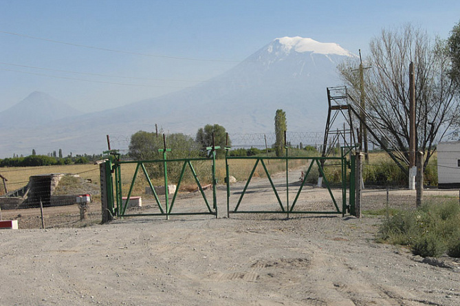 В Турции заявили о возможных шагах по открытию границы с Арменией для лиц из третьих стран 