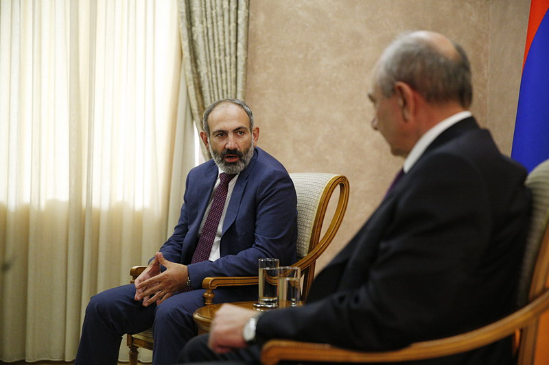 Премьер-министр Армении встречается с президентом Карабаха 