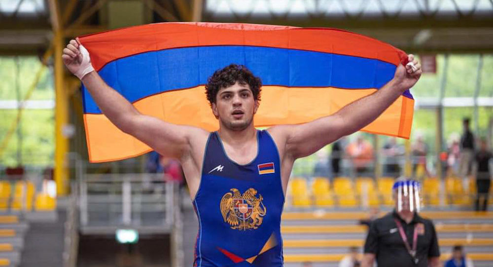Армянский борец взял золото молодежного ЧЕ, победив азербайджанца 