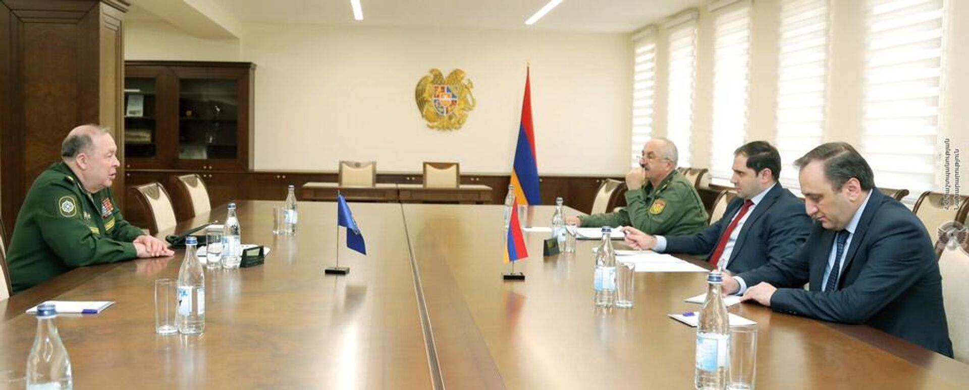 Глава оборонного ведомства Армении встретился с начальником объединенного штаба ОДКБ 