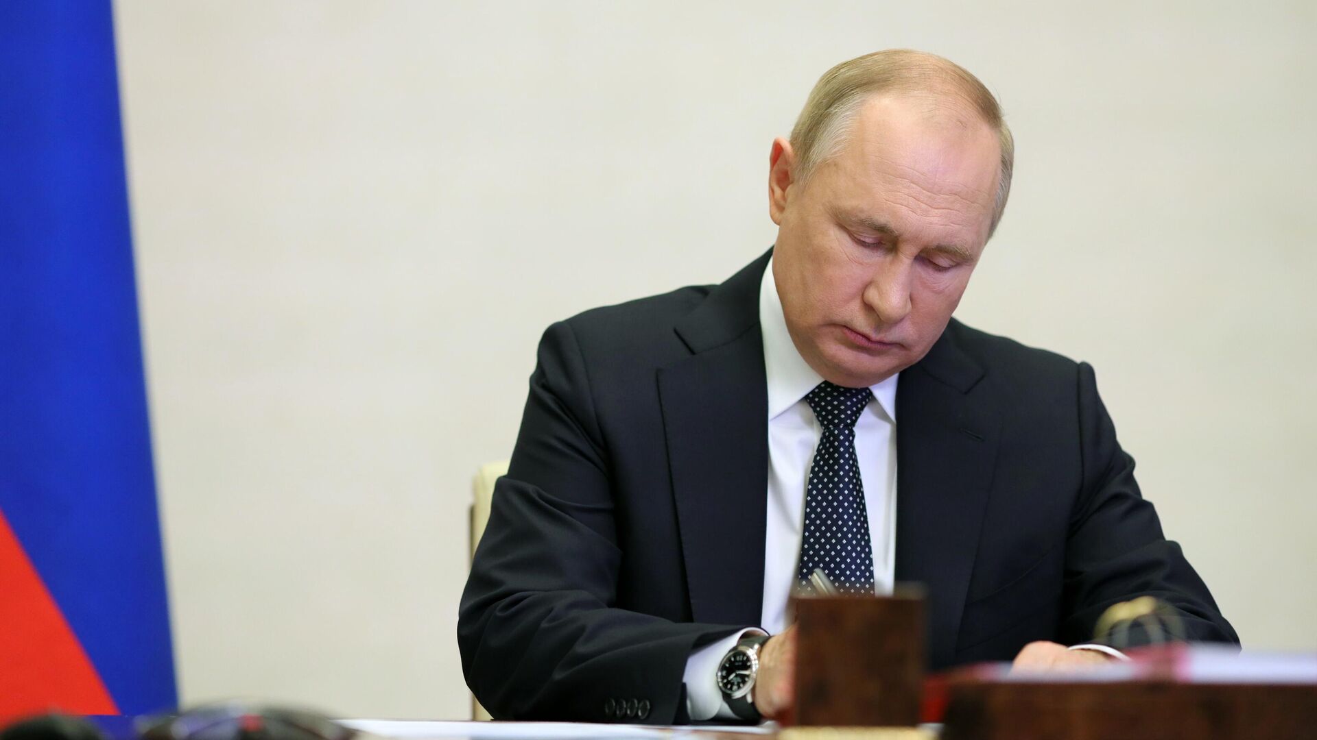 Путин выразил соболезнования Пашиняну в связи с трагедией в ТЦ "Сурмалу" в Ереване 